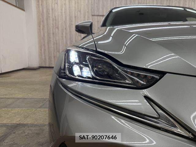 Lexus IS 2017-09 8880496-27