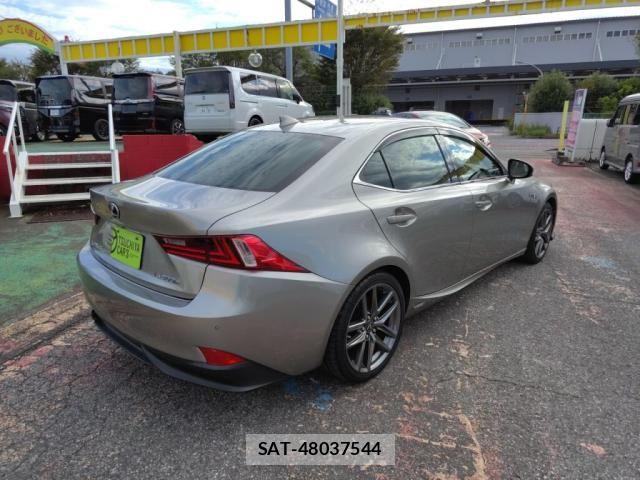 Lexus IS 2014-01 8883843-10