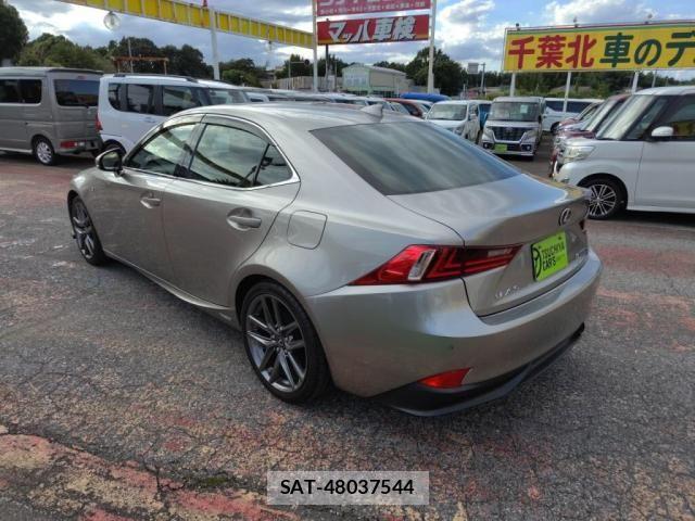 Lexus IS 2014-01 8883843-11