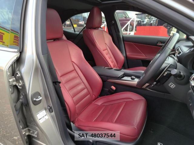 Lexus IS 2014-01 8883843-12