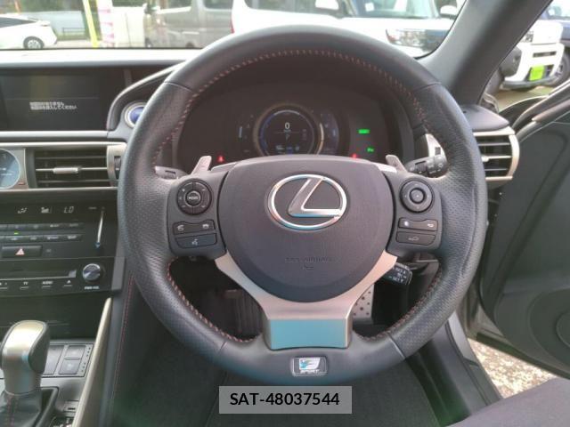 Lexus IS 2014-01 8883843-13