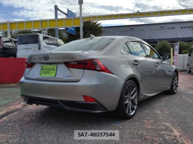 Lexus IS 2014-01 8883843-1