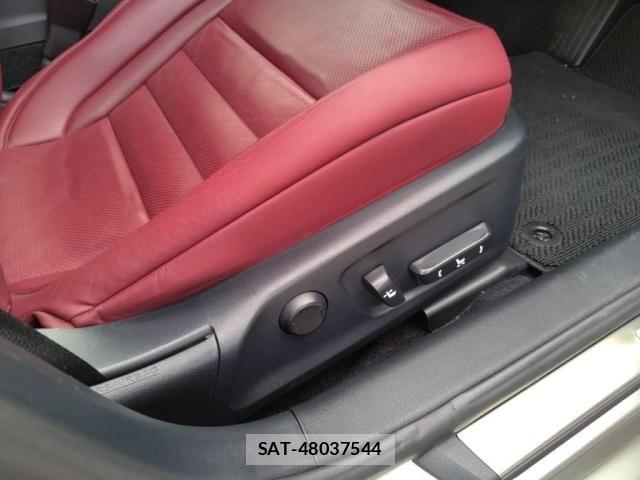 Lexus IS 2014-01 8883843-22