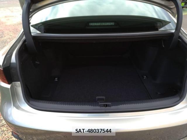 Lexus IS 2014-01 8883843-23