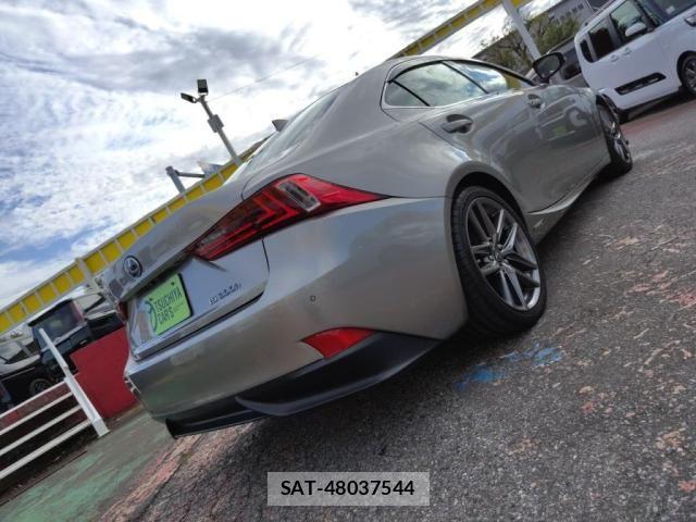 Lexus IS 2014-01 8883843-25
