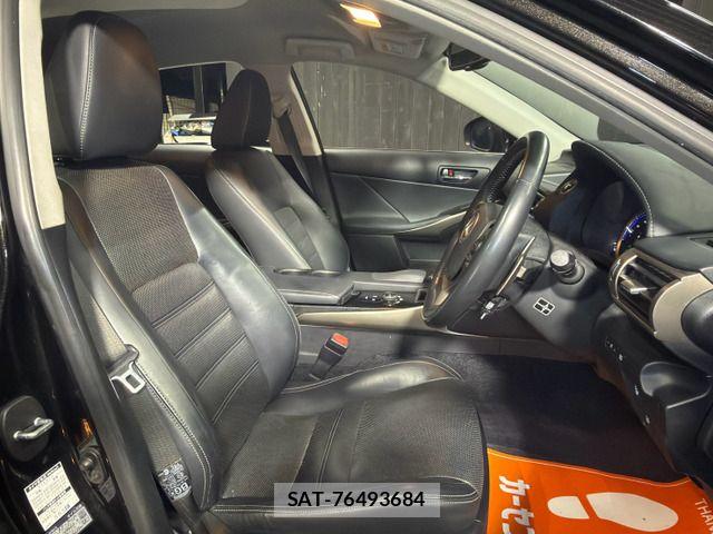 Lexus IS 2014-01 8883844-5