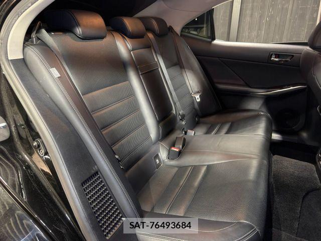 Lexus IS 2014-01 8883844-6