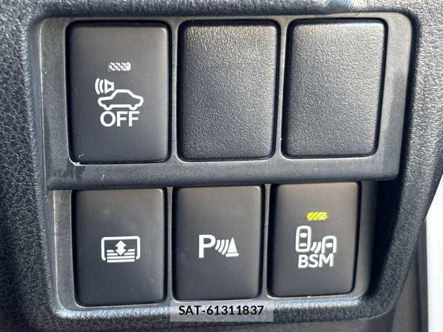 Lexus IS 2014-02 8883842-10