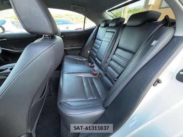 Lexus IS 2014-02 8883842-17