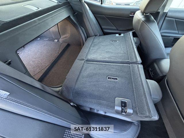 Lexus IS 2014-02 8883842-18