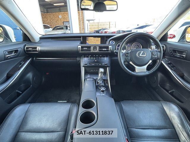 Lexus IS 2014-02 8883842-1