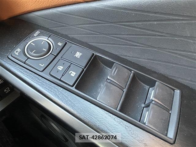 Lexus IS 2021-03 6612821-12