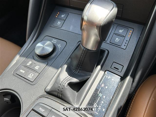 Lexus IS 2021-03 6612821-18
