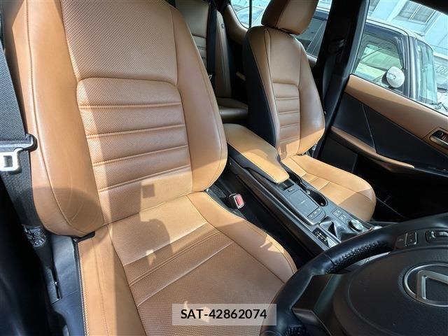 Lexus IS 2021-03 6612821-22