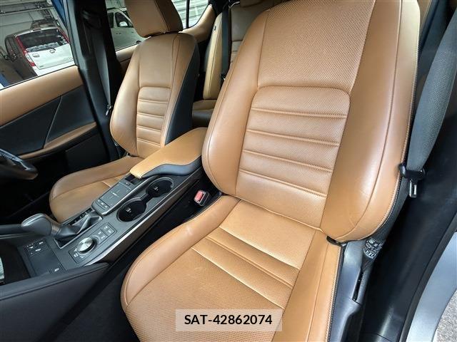 Lexus IS 2021-03 6612821-23