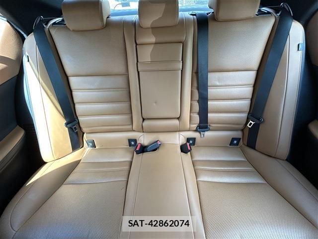 Lexus IS 2021-03 6612821-24