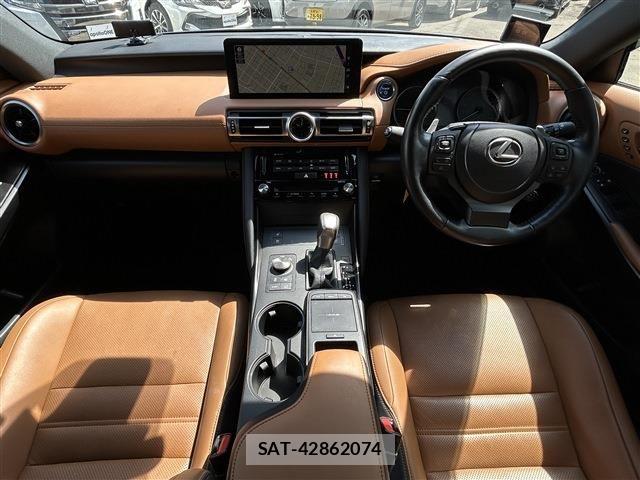 Lexus IS 2021-03 6612821-7
