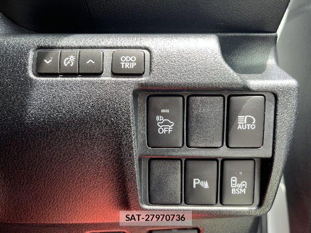 Lexus IS 2019-07 6676669-16