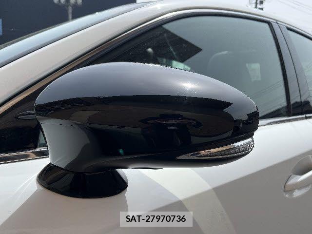 Lexus IS 2019-07 6676669-24