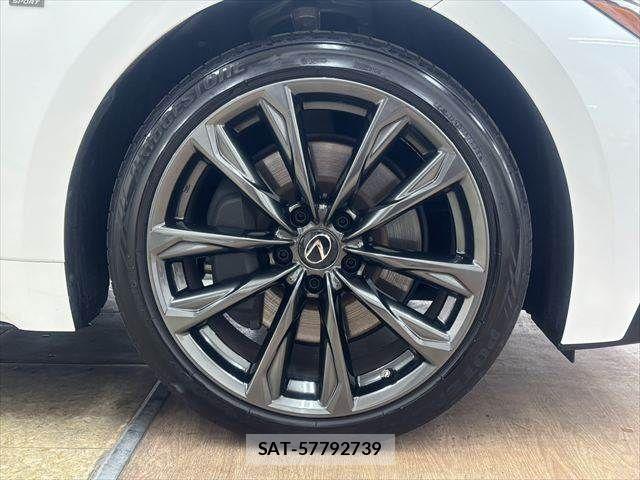 Lexus IS 2023-04 6676668-11