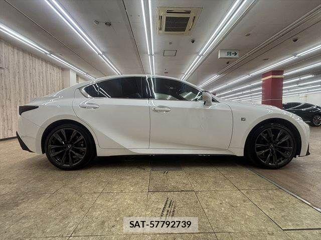 Lexus IS 2023-04 6676668-14
