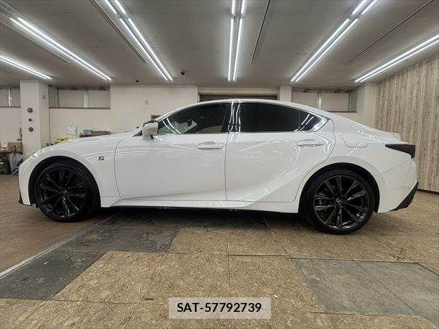 Lexus IS 2023-04 6676668-18