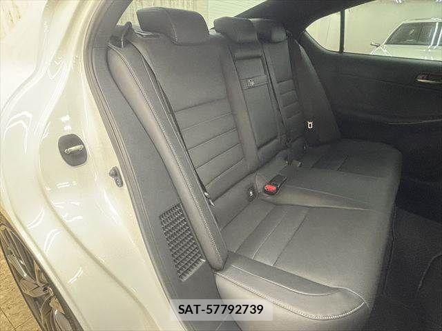 Lexus IS 2023-04 6676668-7