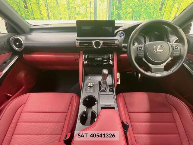 Lexus IS 2021-01 6716506-1