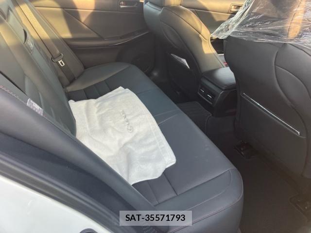 Lexus IS 2021-11 7251323-16