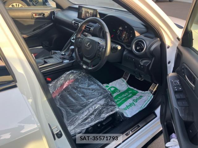 Lexus IS 2021-11 7251323-17