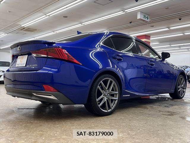 Lexus IS 2017-07 7786491-16