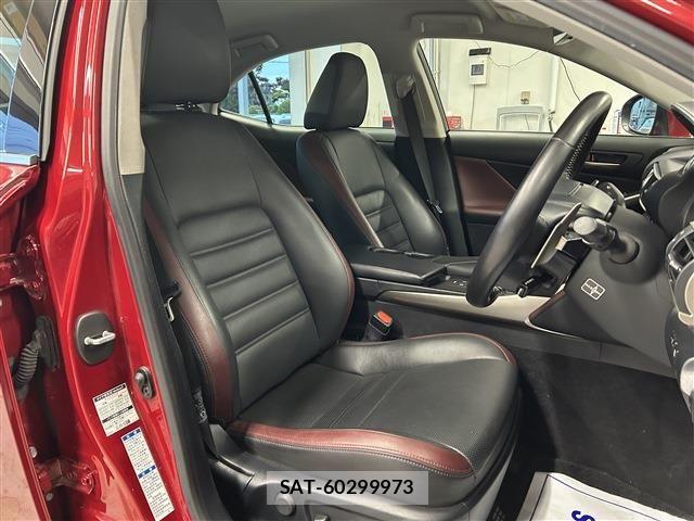 Lexus IS 2018-05 7979762-24