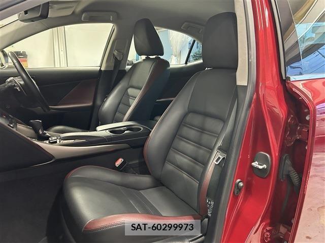 Lexus IS 2018-05 7979762-25