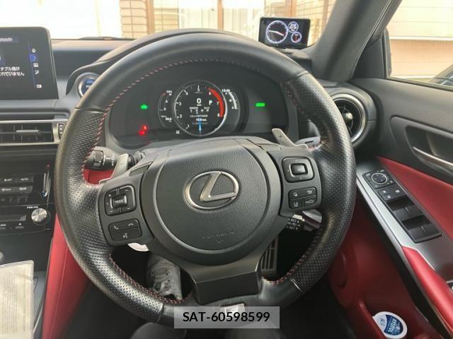 Lexus IS 2022-01 8036428-18