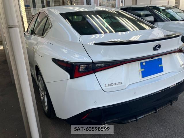 Lexus IS 2022-01 8036428-1