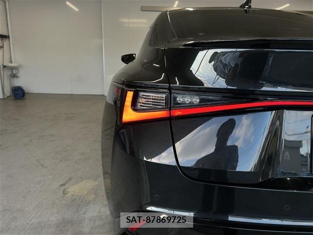 Lexus IS 2023-03 8036429-9