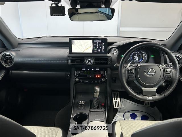 Lexus IS 2023-03 8036429-12