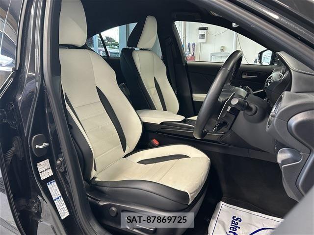 Lexus IS 2023-03 8036429-22