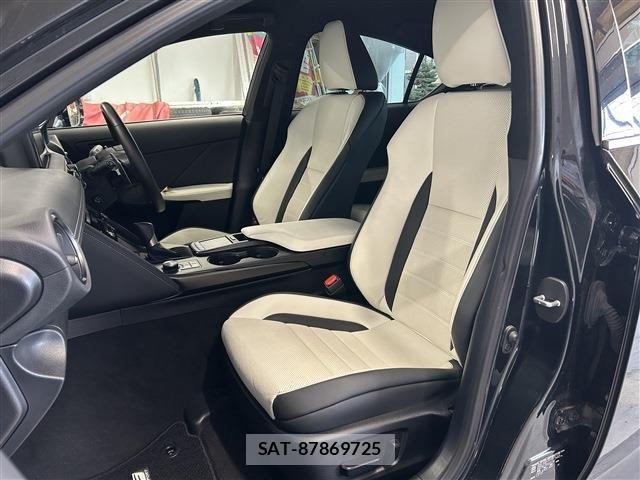 Lexus IS 2023-03 8036429-23