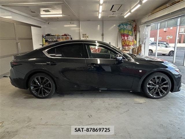 Lexus IS 2023-03 8036429-3