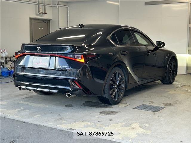 Lexus IS 2023-03 8036429-4