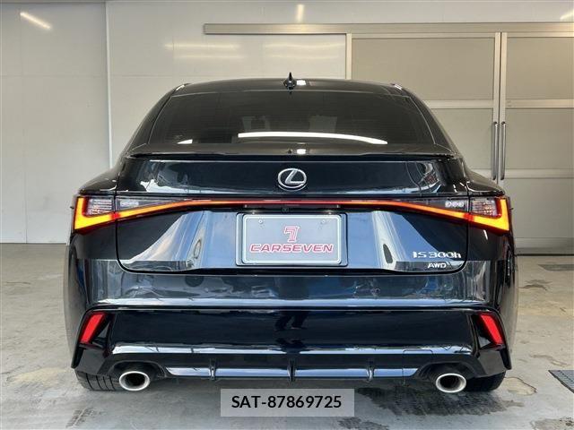Lexus IS 2023-03 8036429-5