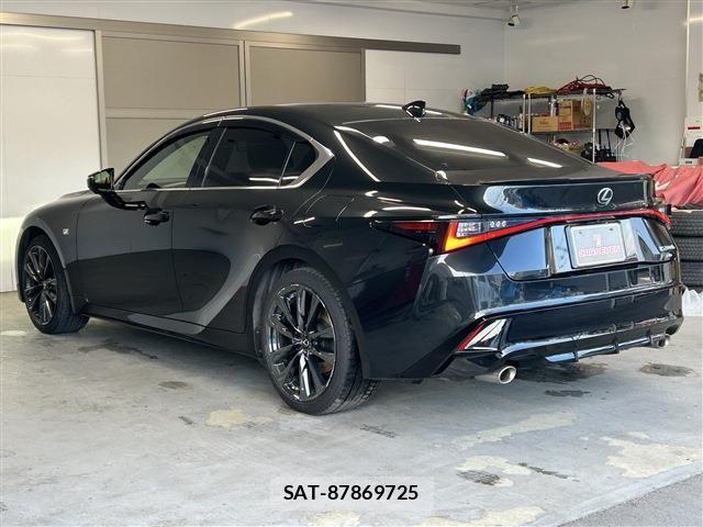 Lexus IS 2023-03 8036429-6