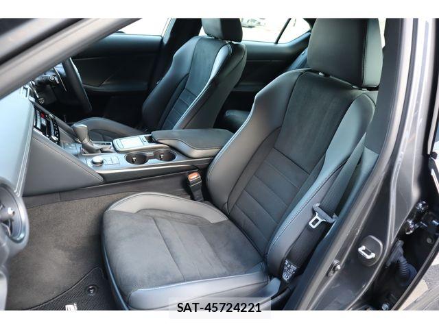 Lexus IS 2024-03 8562438-9