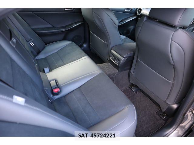 Lexus IS 2024-03 8562438-10