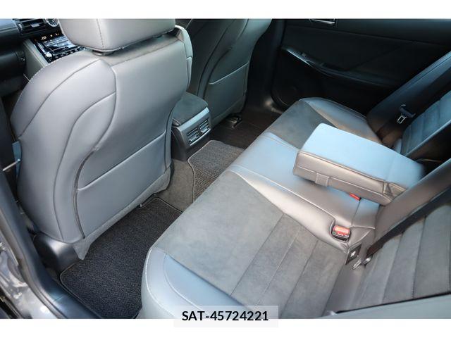 Lexus IS 2024-03 8562438-11