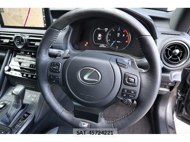 Lexus IS 2024-03 8562438-12