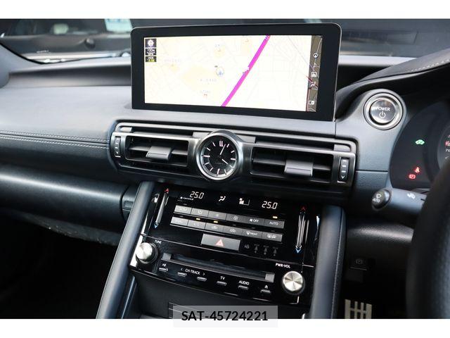 Lexus IS 2024-03 8562438-13
