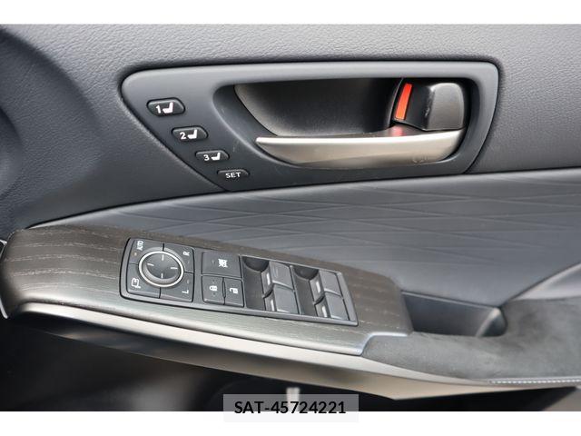 Lexus IS 2024-03 8562438-17