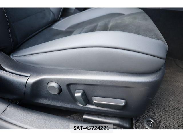 Lexus IS 2024-03 8562438-18
